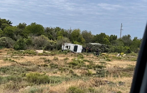 Qaradağda dəhşətli qəza: Əsgərləri daşıyan avtobus aşdı - Video