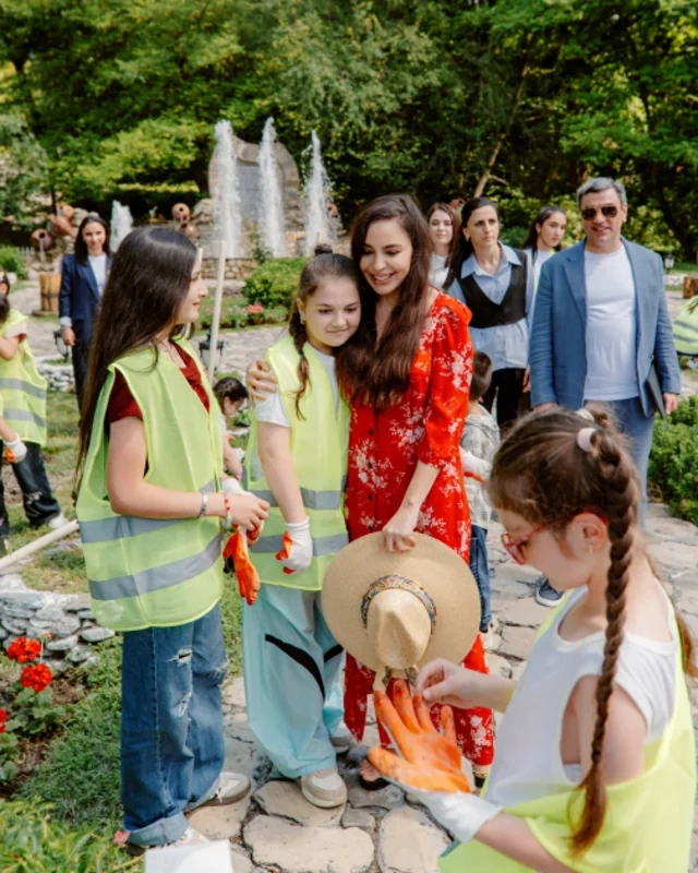 Leyla Əliyeva Qəbələdə fərdi sərginin açılışında və ağacəkmə aksiyasında iştirak edib - FOTO