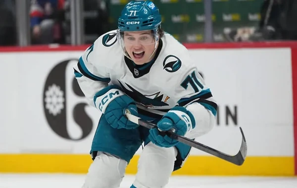 20 yaşlı hokkeyçi NHL tarixində ən çox maaş alan oyunçu oldu
