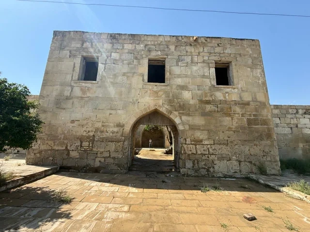 Tarixi karvansaraya qanunsuz müdaxilənin qarşısı alınıb - FOTO