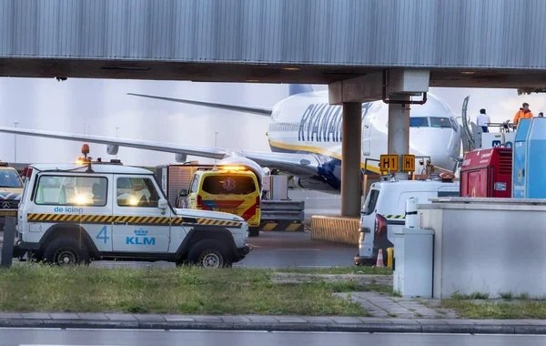"Ryanair" təyyarəsi təcili eniş etdi: Amsterdam hava limanında fövqəladə vəziyyət