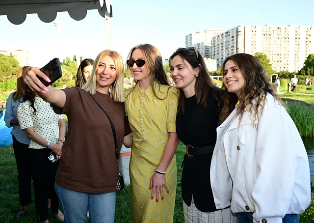 Leyla Əliyeva və Alyona Əliyeva Xeyirxahlıq Festivalında iştirak ediblər - FOTO