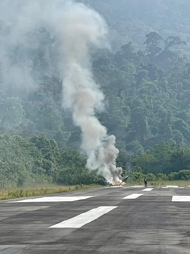 Malayziyada helikopter qəzaya uğradı: Beş nəfər həlak oldu - FOTO