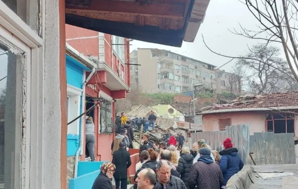 İstanbulda iki bina çökdü: Yaralılar var - VİDEO