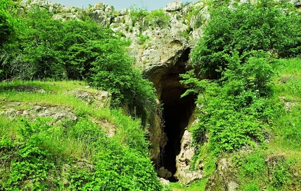 Tədqiqatlar bəşəriyyətin məskunlaşma tarixini dəyişə bilər: Azıx mağarasından reportaj - Video