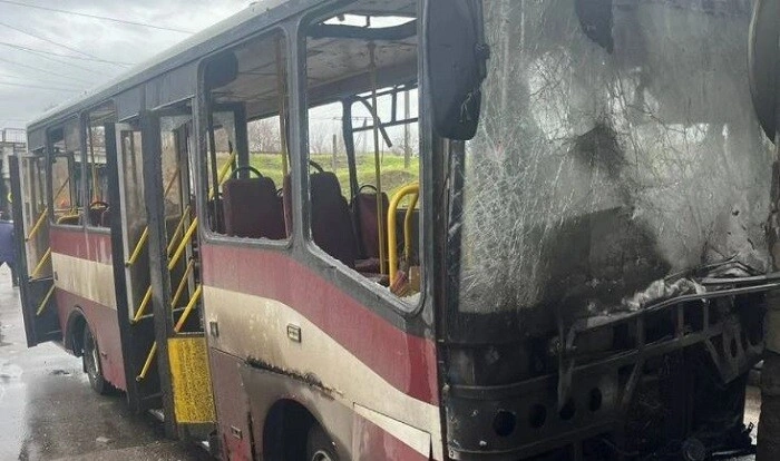 Xersonda mərmi sərnişin avtobusuna düşdü: ölən var