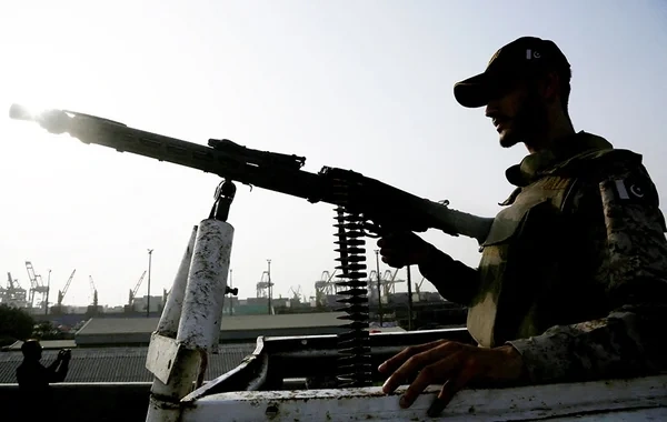 Əfqanıstan-Pakistan sərhədində gərginlik: İslamabad ağır artilleriyaya əl atdı