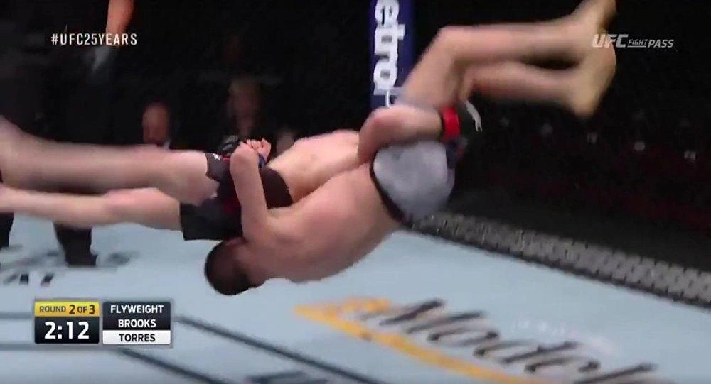 Bakıda UFC turniri: Bu döyüşçülər 100 min dollar qazandı