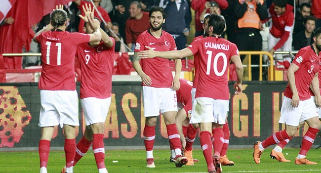 Tanınmış türk məşqçisi oyun zamanı huşunu itirdi