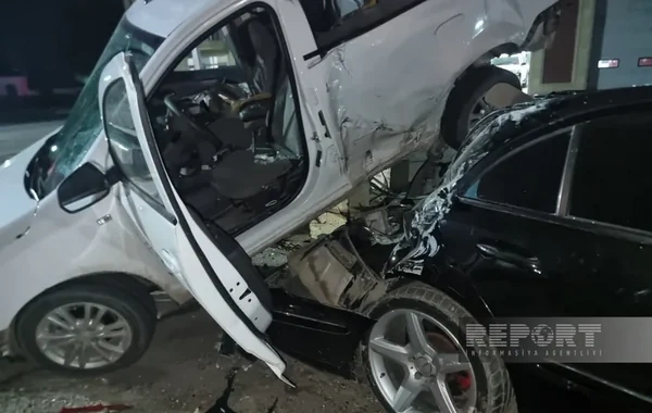 Cümə məscidinin keçmiş axundunun oğlu zəncirvari qəza törədib: Ölən var