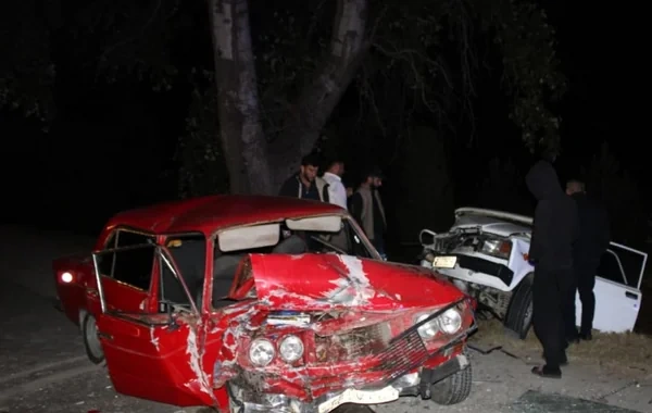 Xaçmazda iki avtomobil toqquşdu, doqquz nəfər ağır yaralandı - FOTO