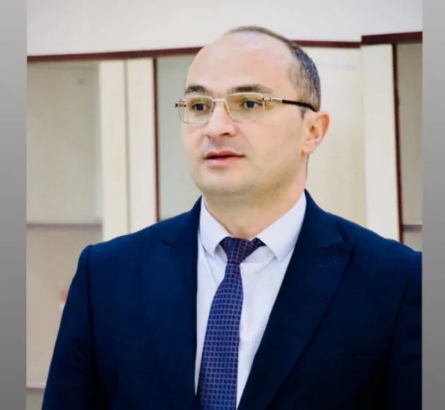 Bir ildə iki quruma rəis təyin olunan məmurun yerinə təyinat - FOTO