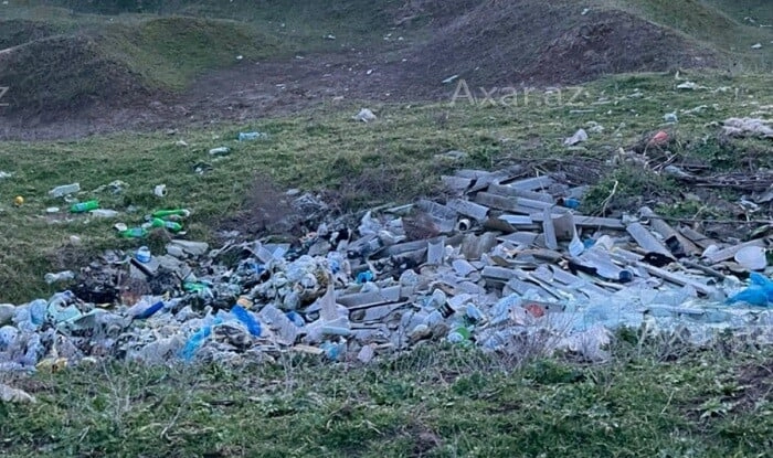 Ərazi zibil içində batır, sədr “xəbərçini” axtarır - Foto