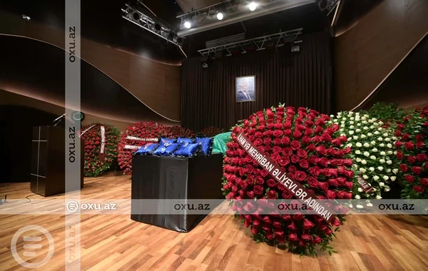 İlham Əliyev və Mehriban Əliyeva Xalq şairi Nəriman Həsənzadənin vida mərasiminə əklil göndəriblər - FOTO