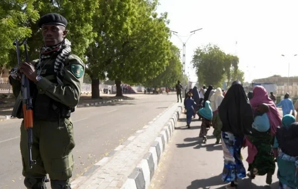 Nigeriyada məktəblərə silahlı hücumlar: 80-dən çox uşaq itkin düşüb