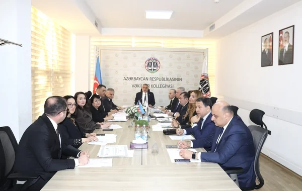 Kollegiya iclas keçirdi, bir vəkil xaric edildi, üçü cərimələndi