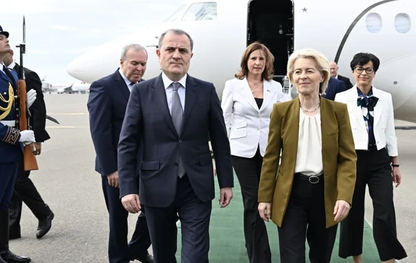 Ursula Fon der Lyayen Azərbaycana səfərə gəlib - FOTO