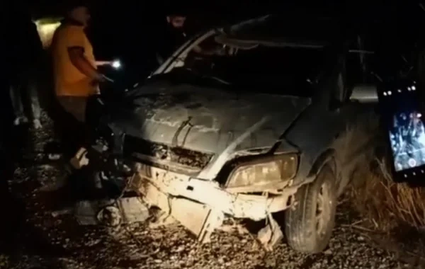 Siyəzəndə minik avtomobili aşıb: Yaralılar var - FOTO