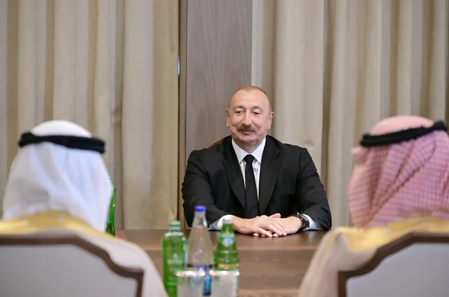 İlham Əliyev Ərəb Koordinasiya Qrupuna daxil olan üzv qurumların rəhbər şəxslərini qəbul edib - FOTO