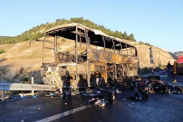 Türkiyədə dəhşətli avtobus qəzası: Həyat yoldaşını xilas etdi, özü isə doqquz aylıq körpəsi ilə can verdi - FOTO - VİDEO