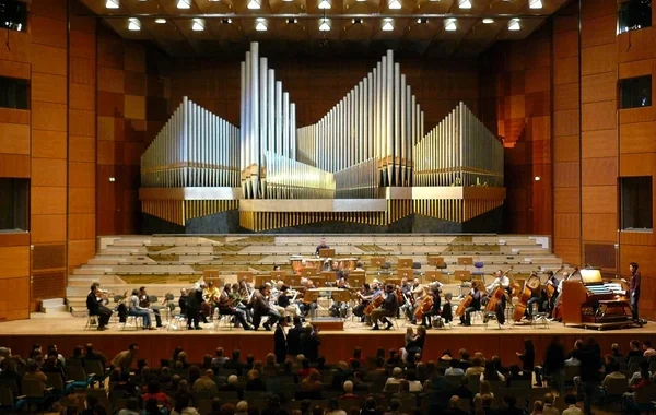 Almaniyada orkestr dünya rekordu naminə 72 saat fasiləsiz ifa edib