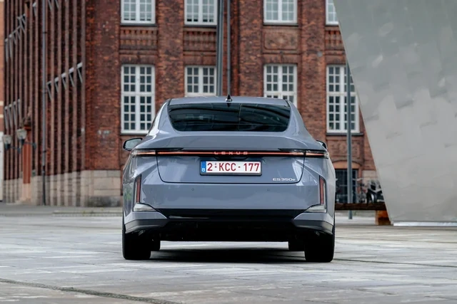 "Lexus ES" - zəriflik və innovasiyanın yeni nəsli