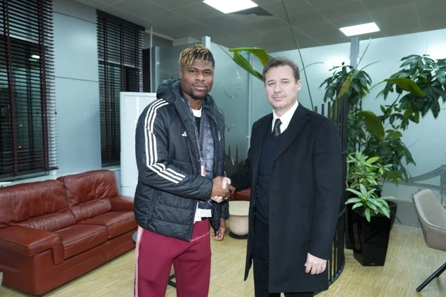 "Beşiktaş" Premyer Liqadan futbolçu transfer etdi: Emmanuel Aqbadu İstanbuldadır
