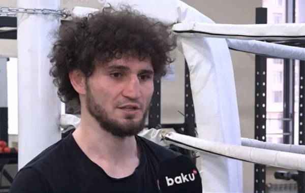 Azərbaycanlı peşəkar döyüşçü Emil Novruzov: "Qələbəmi şəhidlərimizə həsr etməyim Rusiyada böyük səs-küyə səbəb oldu"