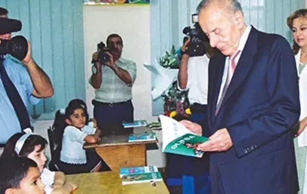 "Mən yer üzündə müəllimdən yüksək ad tanımıram" - Ulu öndərin təhsilə verdiyi müstəsna dəyər  - FOTO