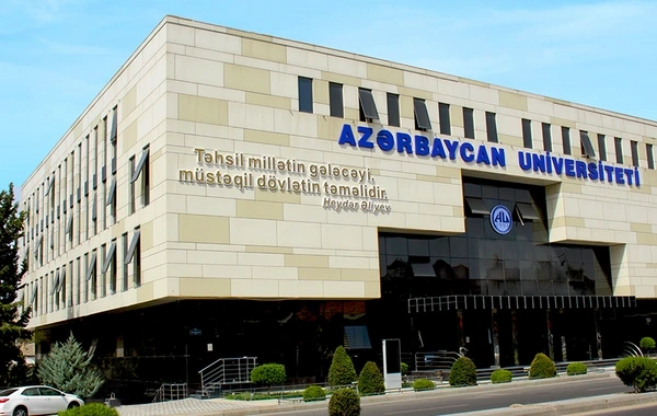 Azərbaycan Universitetində yıxılaraq xəsarət alan tələbənin vəziyyəti AÇIQLANDI