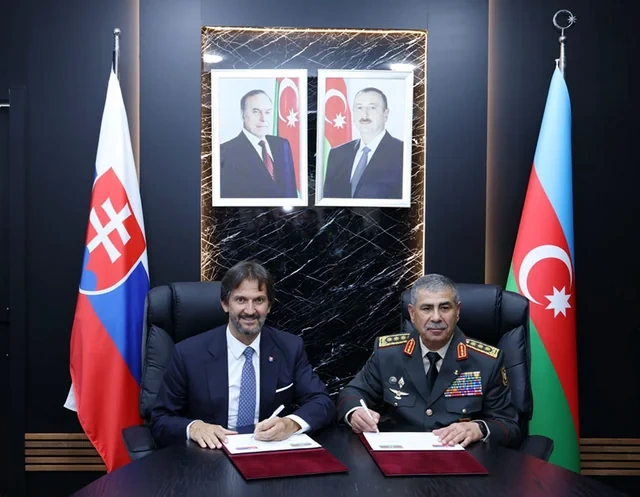 Azərbaycan, Böyük Britaniya və Slovakiya arasında müdafiə əməkdaşlığı müzakirə edildi - Foto
