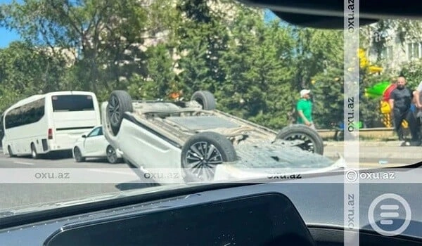 15 yaşlı oğlan anasının maşınını qaçıraraq qəza törətdi