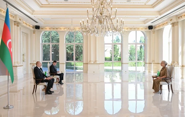 İlham Əliyev İsveçin Azərbaycana yeni təyin olunmuş səfirini qəbul edib - FOTO