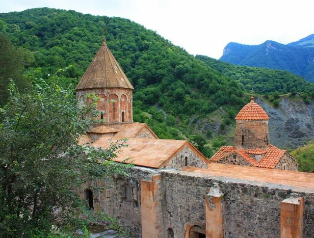 Ermənilərin Xudavəngdən apardığı freska və xaçdaşlar barədə məlumatlar İnterpolun bazasına daxil edilib