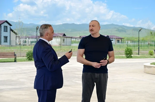 Prezident İlham Əliyev Xocalıda hərbi qulluqçular üçün nəzərdə tutulan fərdi evlərdə yaradılmış şəraitlə tanış olub