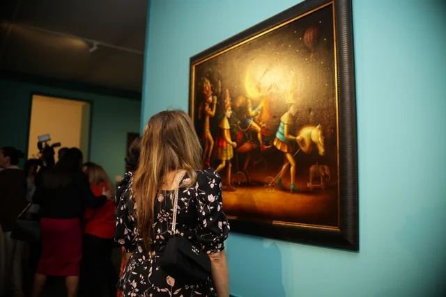 Heydər Əliyev Mərkəzində perulu rəssamın fərdi sərgisinin açılışı olub