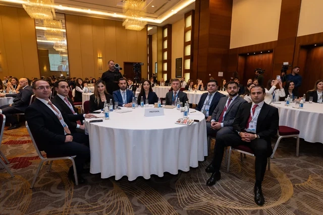200-dən çox gənc vəkil Bakıda bir araya gəldi - Foto