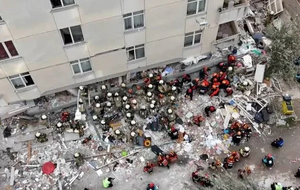 İstanbulda binanın çökməsi nəticəsində ölənlərin sayı artdı