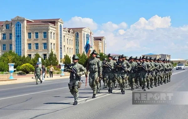 Naxçıvan, Gəncə və Sumqayıtda Azərbaycan Ordusunun 108 illiyi münasibətilə hərbi yürüşlər keçirilir - FOTO