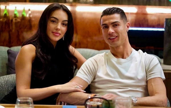 Ronaldu nişanlısının ad gününü bahalı hədiyyə ilə təbrik etdi