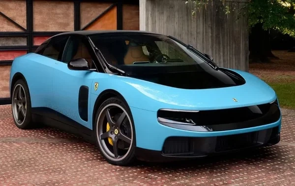"Ferrari"nin ilk elektromobili bazarı sarsıtdı