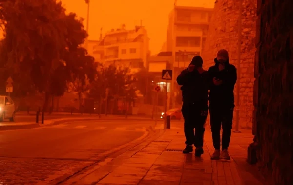 Antalya qırmızı rəngə boyandı: Aralıq dənizində qum fırtınası - FOTO-VİDEO