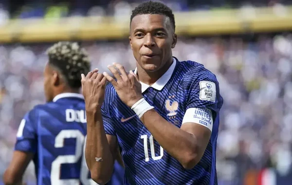 Mbappe Messini geridə qoydu: Yeni dünya rekordu