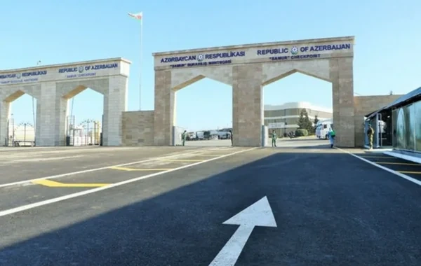 Quru sərhədlərinin bağlı olması yaşama icazələrinin sayına necə təsir edib?