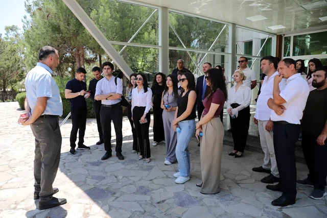 Gənc media nümayəndələri SOCAR-ın yaşıl enerji planı ilə tanış oldular - FOTO