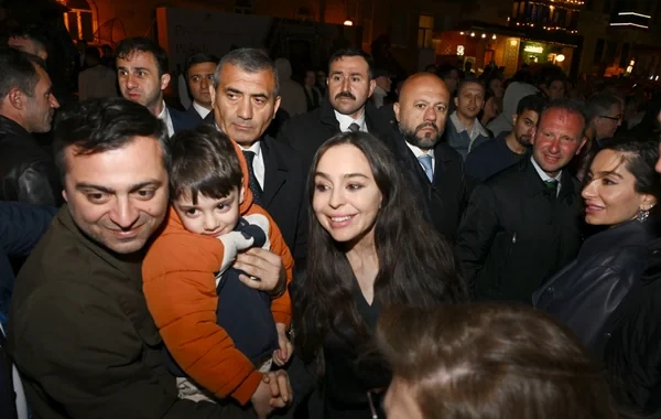 Leyla Əliyeva və Arzu Əliyeva Beynəlxalq Xalça Festivalını ziyarət ediblər - FOTO