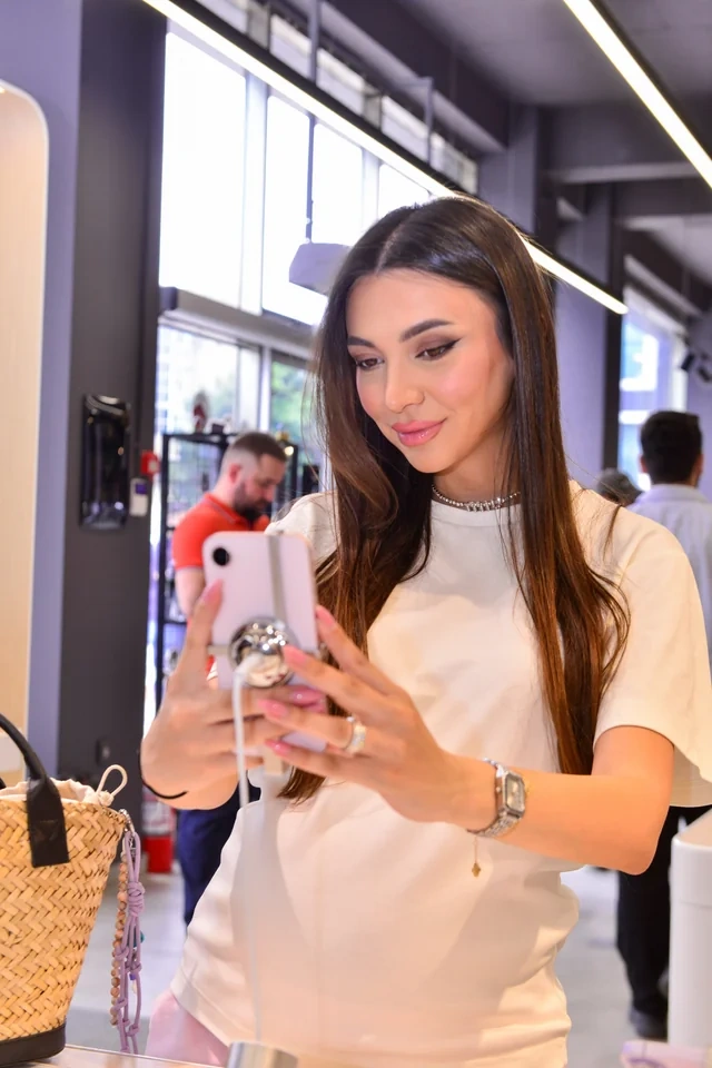 Qafqazın ilk rəsmi "Apple Shop"u "Kontakt"da fəaliyyətə başladı - "Apple" ekosistemi bir məkanda
