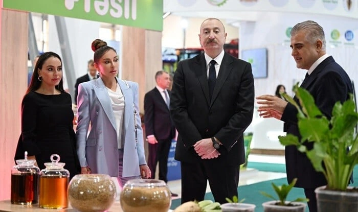 İlham Əliyev və ailəsi bu sərgilərlə tanış oldu - Foto