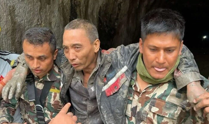 10 gündən sonra daşqın bölgəsindən sağ tapıldı - Foto