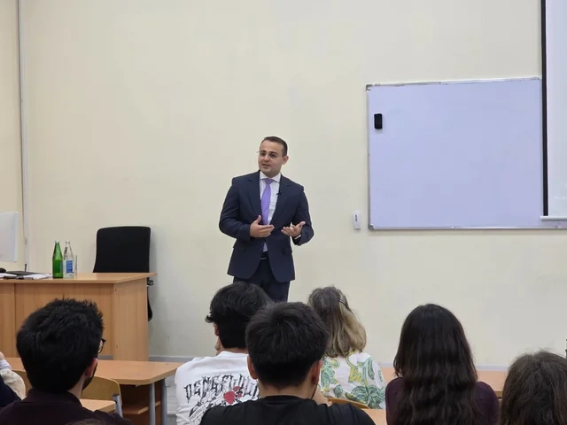 Oksford universitetinin məzunu, gənc mütəxəssis TAU tələbələrinə seminar keçib - Foto